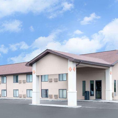 Super 8 By Wyndham Huron Exterior foto
