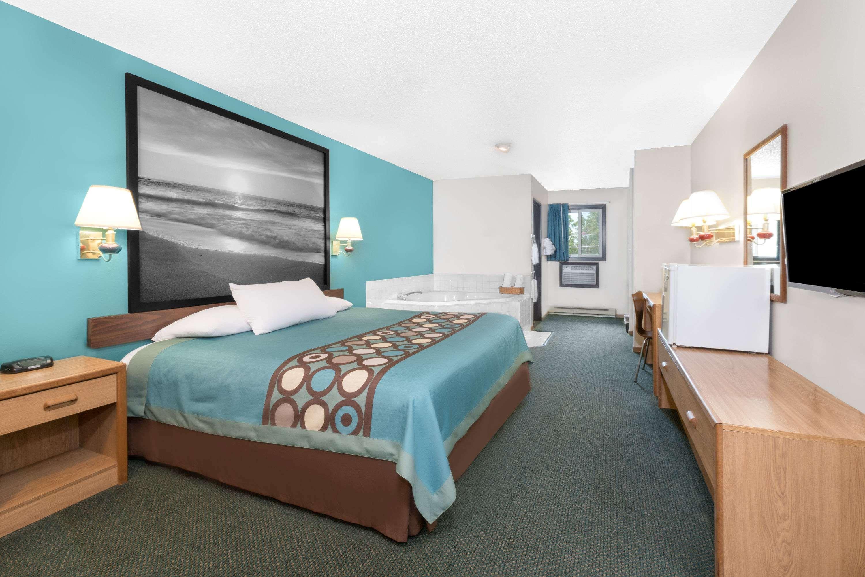 Super 8 By Wyndham Huron Exterior foto