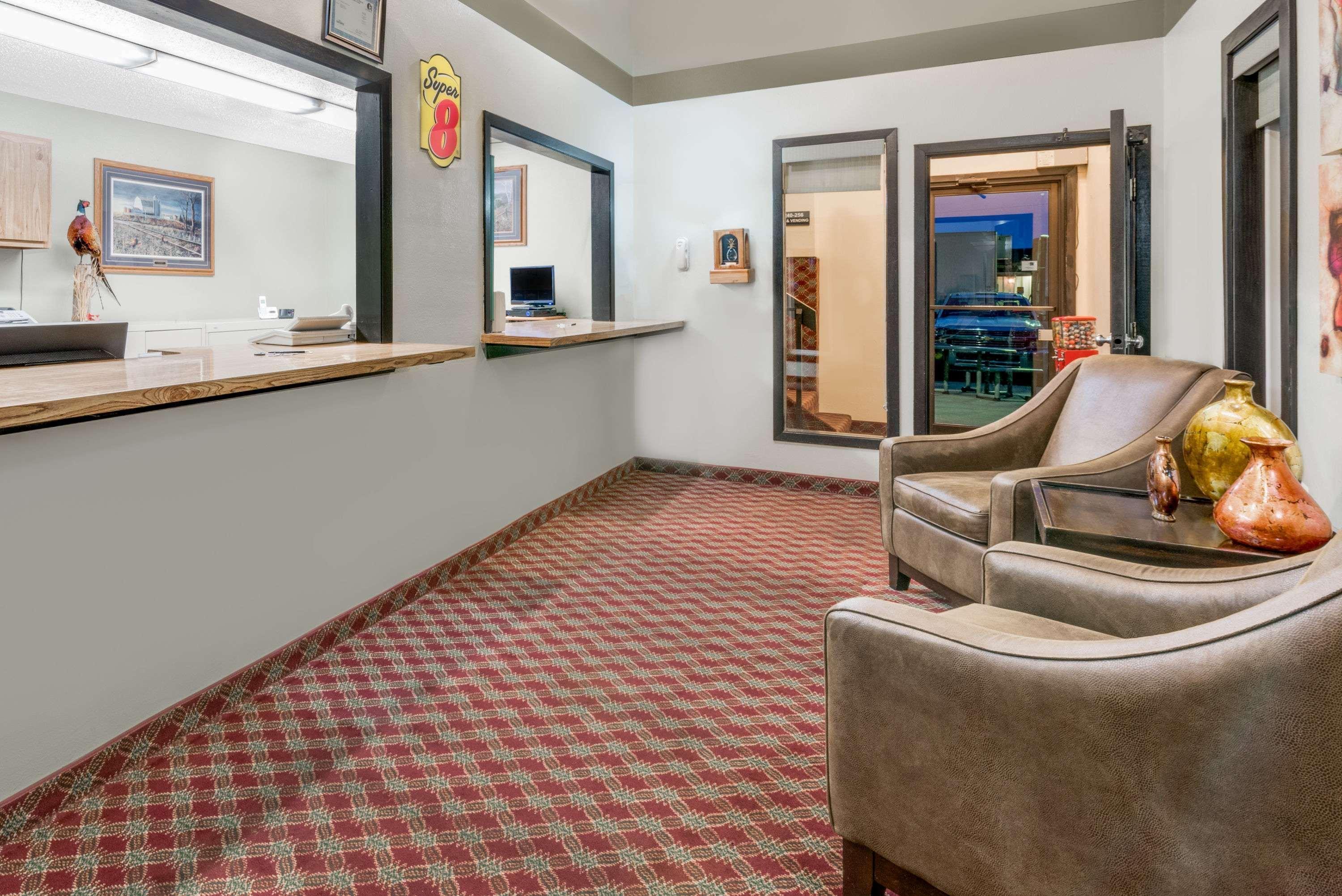 Super 8 By Wyndham Huron Exterior foto